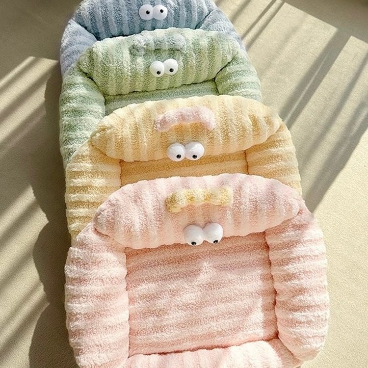 Big Eye Cozy Striped Pet Bed