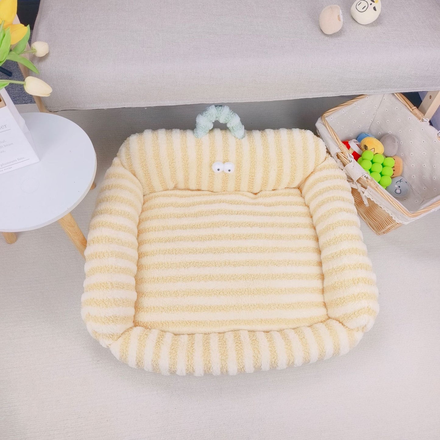 Big Eye Cozy Striped Pet Bed