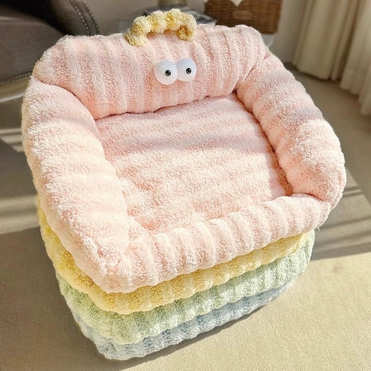 Big Eye Cozy Striped Pet Bed